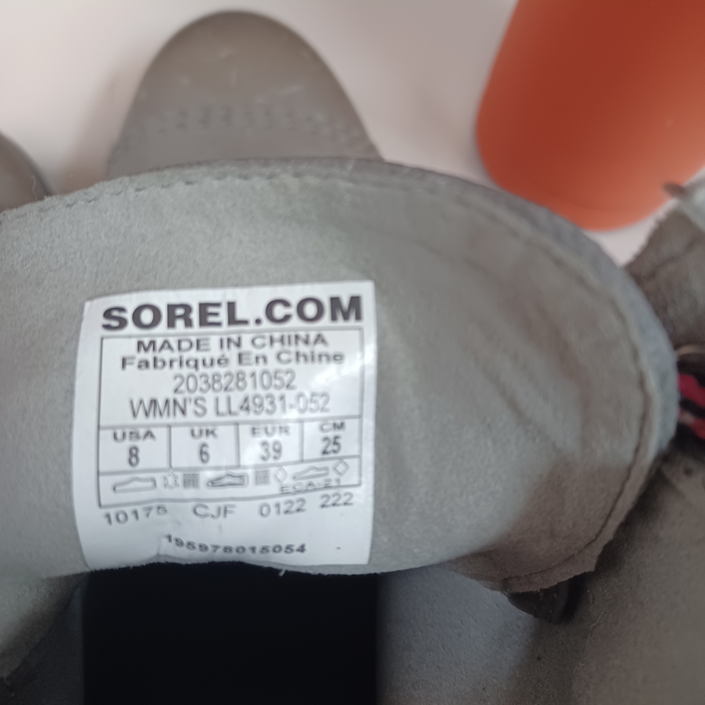 Sorel Gray Women's Boots with Red Laces - Picture 4 of 6